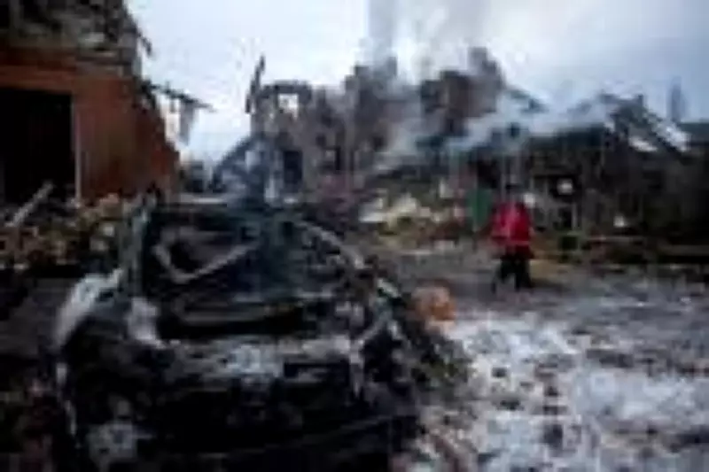 Economia da Ucrânia enfrenta pior crise desde 2022 com ataques à energia e veto húngaro