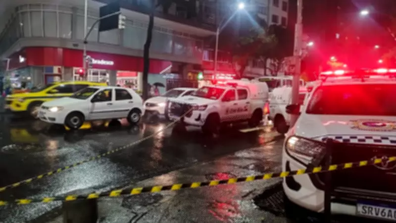 Educador físico salva mulher eletrocutada em alagamento em Copacabana