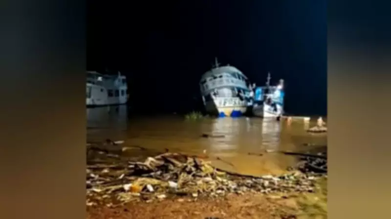 Embarcação colide com boia sem sinalização em porto de Santarém e sofre rompimento no casco