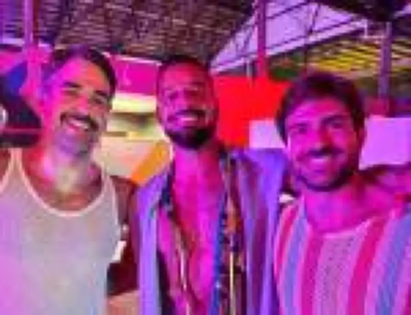 Encontro de Eduardo Leite e marido com Ricky Martin no Carnaval gera especulações na web