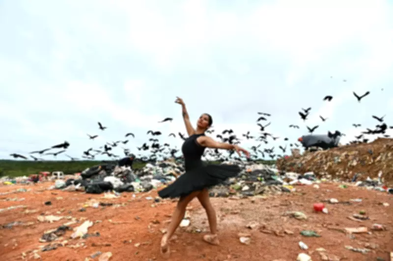 Ensaio fotográfico em lixão de Macapá usa arte para alertar sobre poluição ambiental