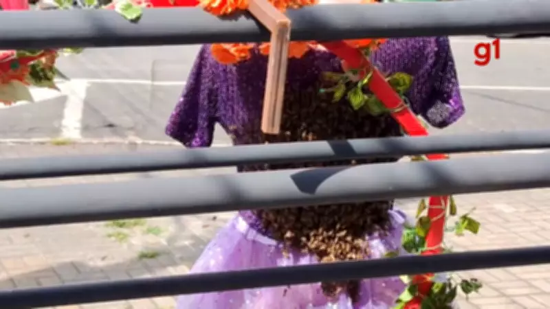 Enxame de Abelhas Invade Loja e Cobre Manequim em Shopping de Taubaté