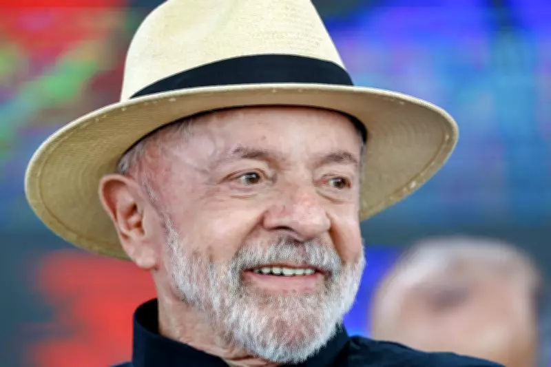 Escolas de Samba e Política: A Complexa Relação de Homenagens e Críticas na Avenida