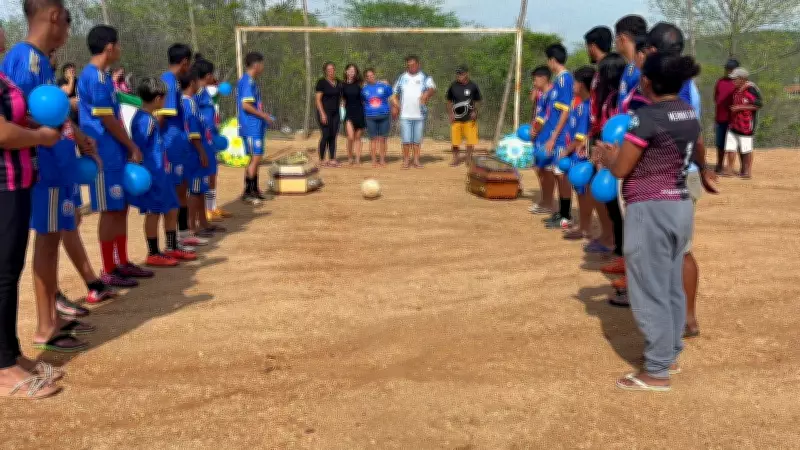 Escolinha de futebol homenageia alunos mortos em acidente de trânsito em Boa Viagem
