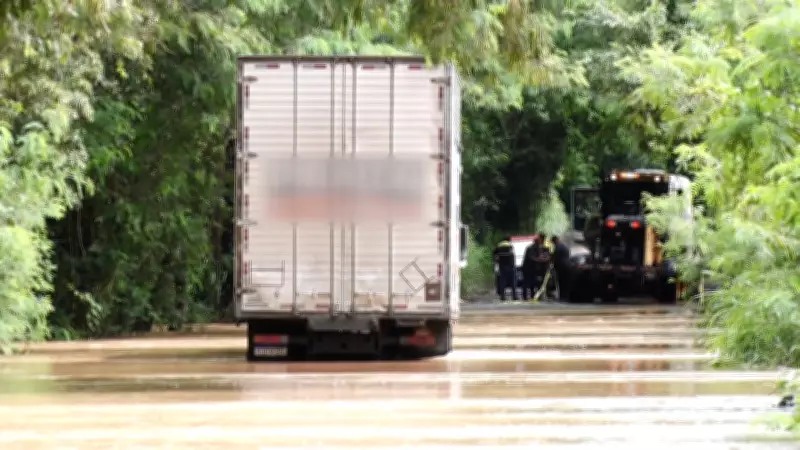 Estrada Velha entre Rio Claro e Brotas interditada por alagamento após chuvas intensas