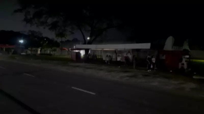 Estudantes denunciam falta de iluminação e insegurança em ponto de ônibus da Unifap