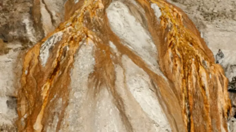 Estudo revela que ouro está vazando do núcleo da Terra para a crosta terrestre