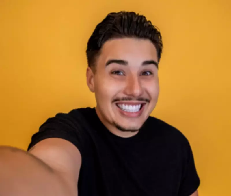 Ex-BBB Pedro Espíndola é indiciado por importunação sexual após tentativa de beijo forçado no reality