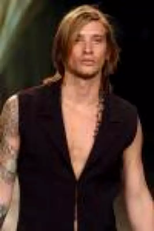 Ex-modelo internacional é preso por suspeita de tráfico de drogas em festas de luxo em Florianópolis