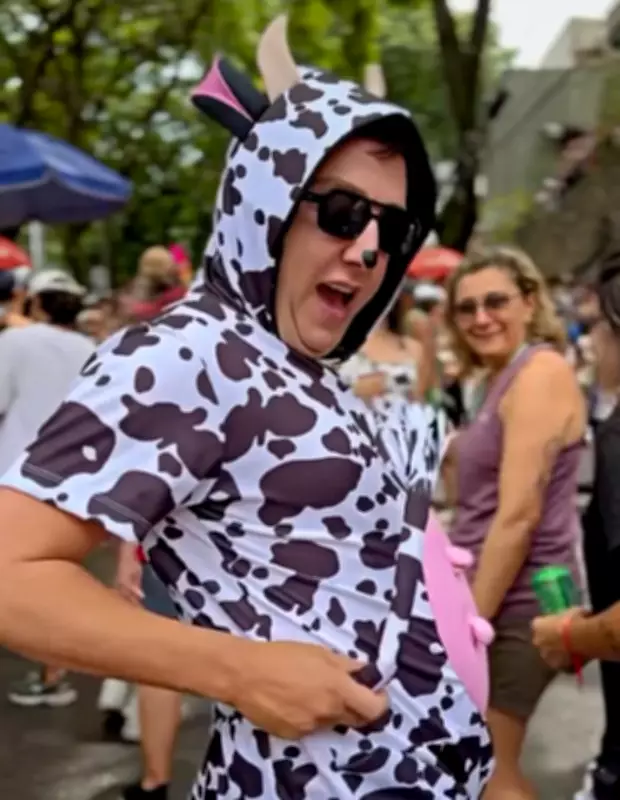 Ex-prefeito de Itapecerica viraliza como vaquinha no carnaval de BH