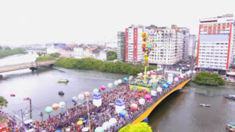 Expresso do Galo: ônibus exclusivos partem de quatro shoppings do Grande Recife para o Carnaval