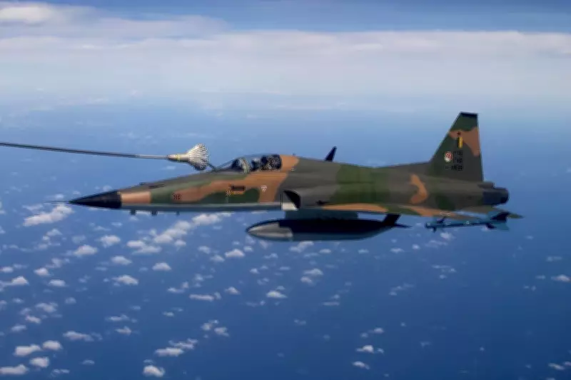 F-5 da FAB rompe barreira do som e causa estrondos que assustam moradores no Sul do Rio