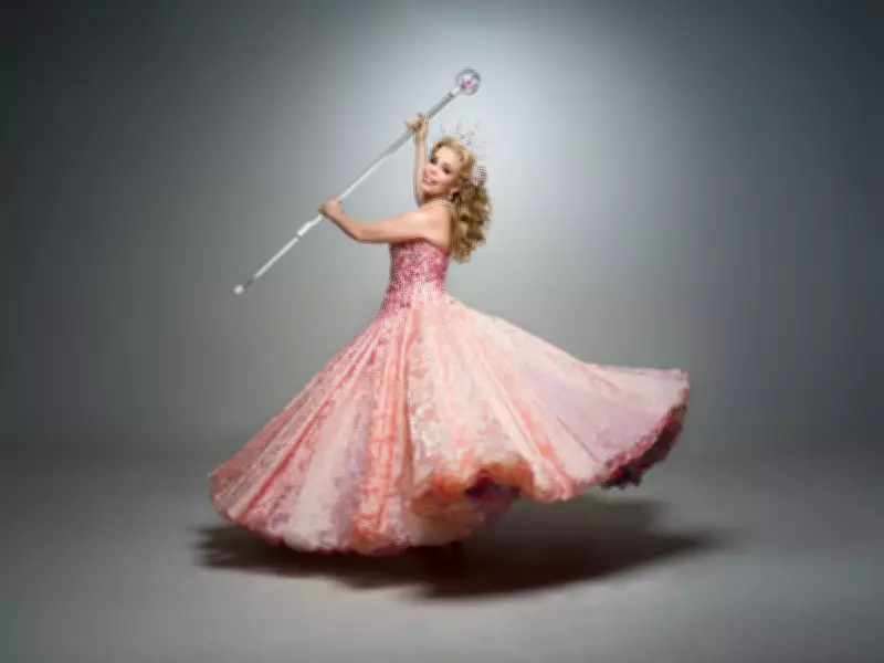 Fabi Bang, a Glinda de 'Wicked', desfila na Colorado do Brás no Carnaval de SP