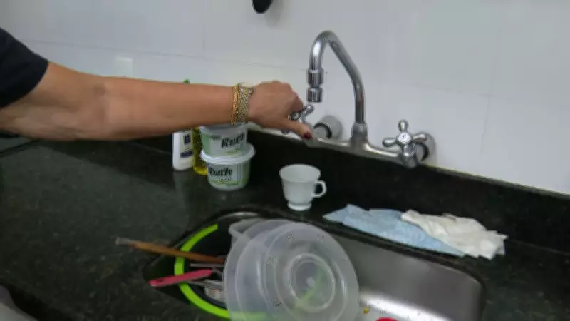 Falta de água atinge bairros de Pindamonhangaba por mais de 24 horas devido a reparo na Sabesp