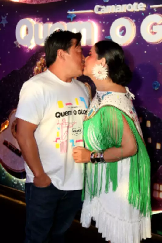 Famosos trocam beijos na terça-feira de Carnaval no Rio de Janeiro