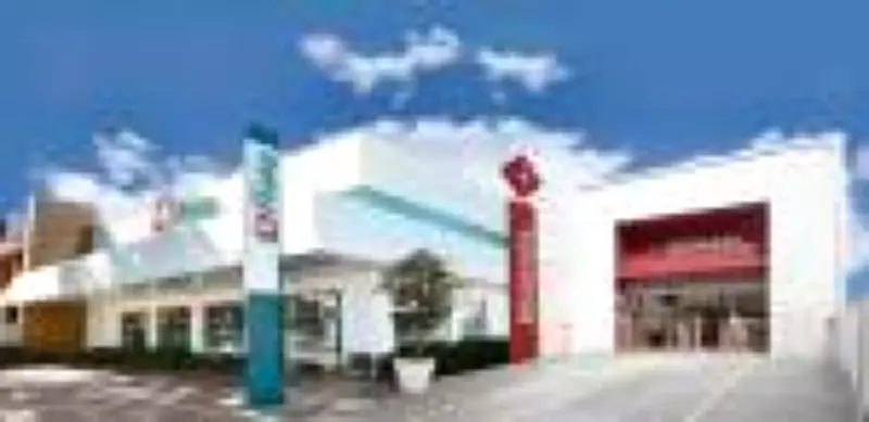 Farmácias assumem papel central no Carnaval e se tornam território estratégico para marcas