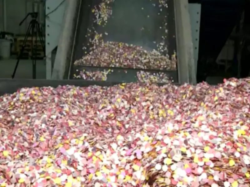 Fábricas de trio elétrico, confete e abadás se preparam para alta demanda do carnaval