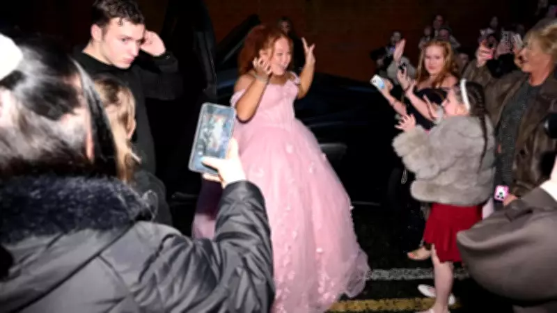 Festa de 12 anos com ingressos a R$ 250 gera polêmica e rende milhares para família britânica