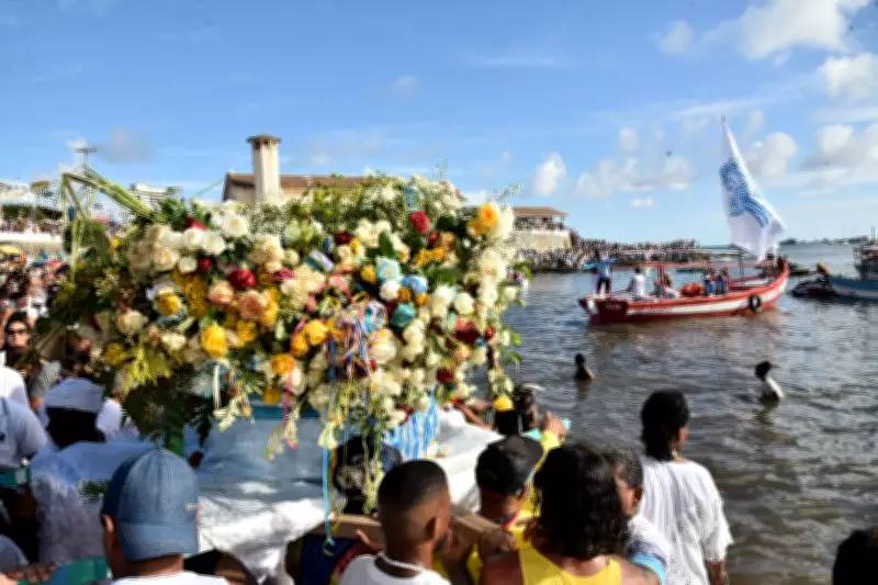 Festa de Iemanjá em Salvador une pescadores e terreiros em ritual de 200 anos