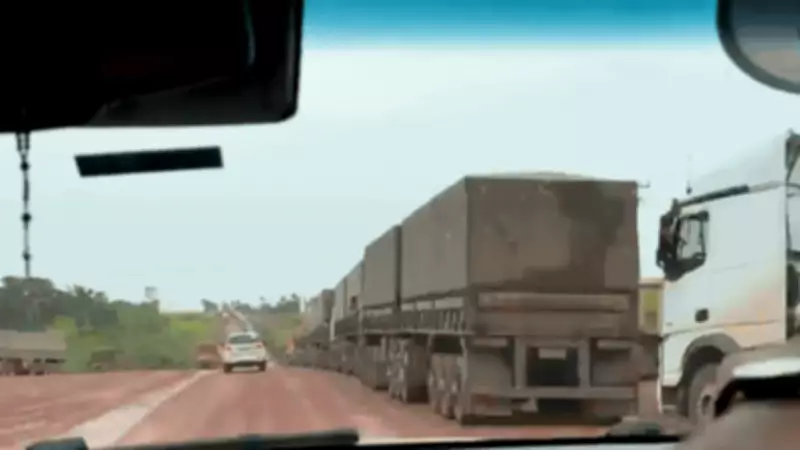 Fila de 25 km de carretas com soja bloqueia escoamento no Arco Norte para Porto de Miritituba