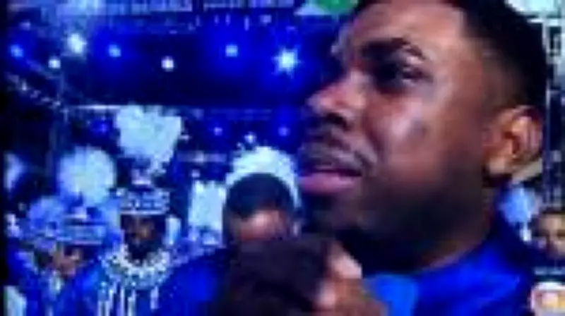 Filho de Gilsinho, ex-intérprete da Portela, chora ao lembrar pai em desfile do Carnaval