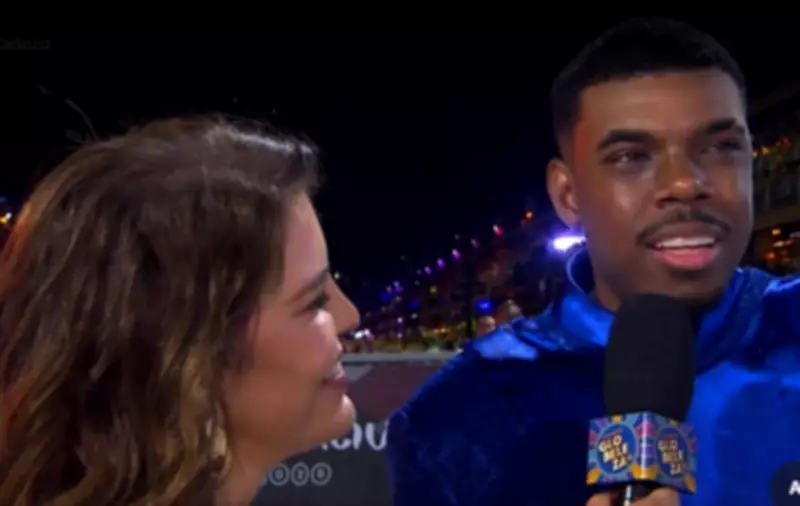 Filho de Gilsinho se emociona no primeiro desfile da Portela após morte do intérprete