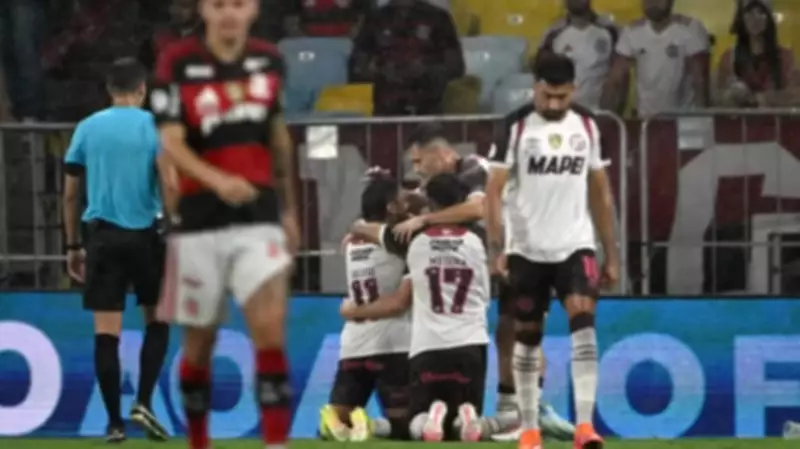 Flamengo sofre derrota para Lanús em escalação criticada como 'tragédia anunciada'
