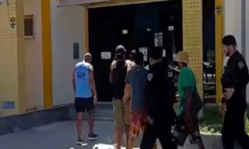 Flanelinhas são conduzidos à delegacia em Cabo Frio após denúncia de cobrança indevida