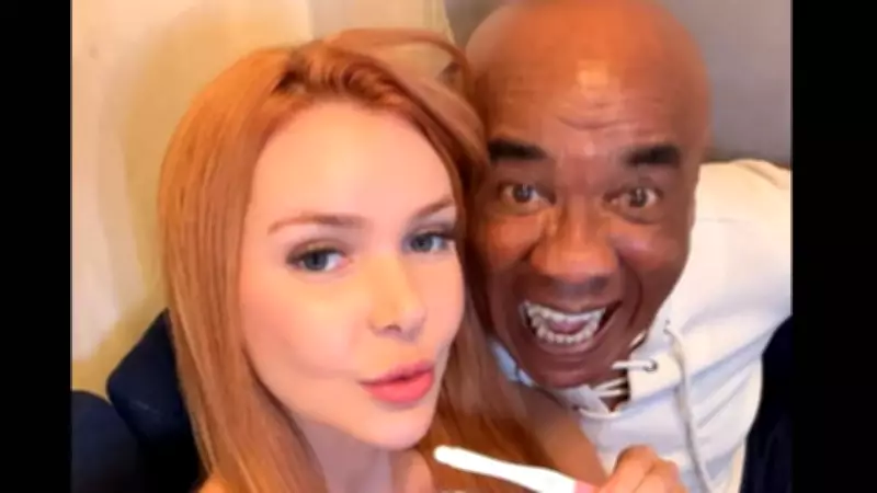 Flávia Barone denuncia ataques racistas após anunciar gravidez de Kid Bengala
