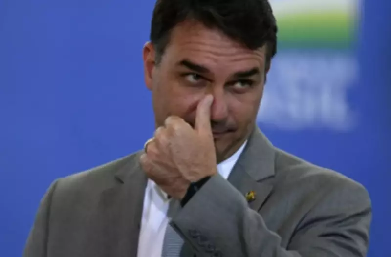 Flávio Bolsonaro é alvo de requerimento na CPMI do INSS por ligações com esquema bilionário