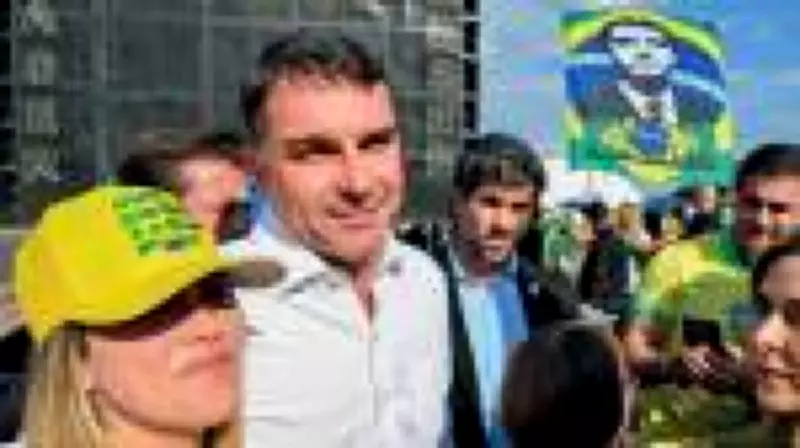 Flávio Bolsonaro avança em pesquisas e busca vice moderado para desafiar Lula em 2026