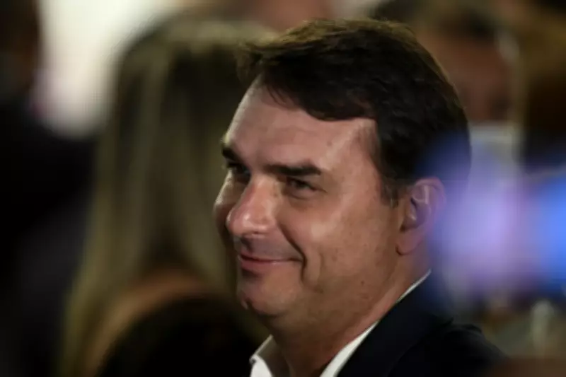 Flávio Bolsonaro busca profissionalizar imagem e mira Minas Gerais em estratégia eleitoral