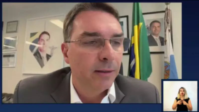 Flávio Bolsonaro chama Lula de 'produto vencido' e compara a Opala velho em debate sobre pesquisa Quaest