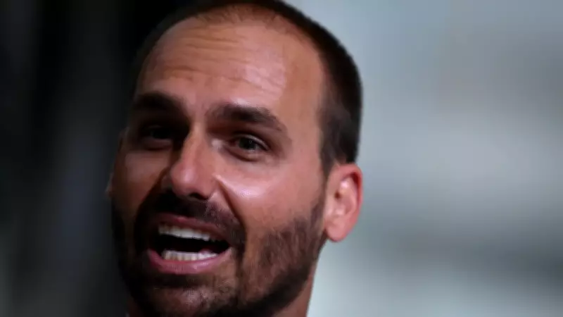 Flávio Bolsonaro comenta candidatura do irmão Eduardo ao Senado e desafios da ausência