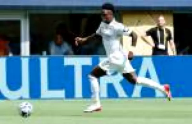 Flávio Bolsonaro defende Vini Jr. após nova acusação de racismo na Champions League