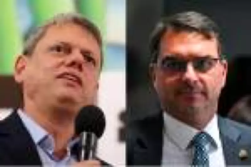 Flávio Bolsonaro e Tarcísio se encontram em São Paulo em evento político estratégico