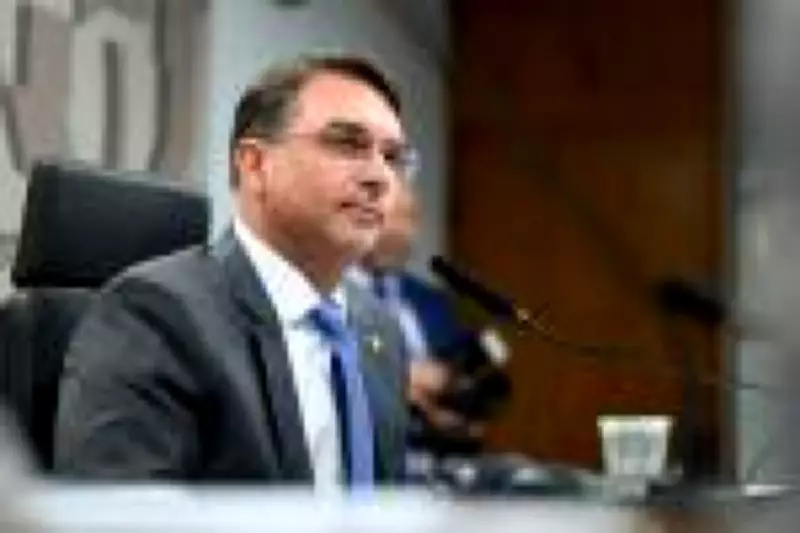 Flávio Bolsonaro usa linguagem neutra em apelo eleitoral após racha no PL
