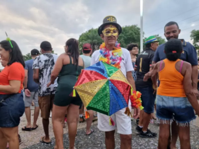 Foliões da terceira idade investem até R$ 500 em fantasias para Carnaval temático no Piauí
