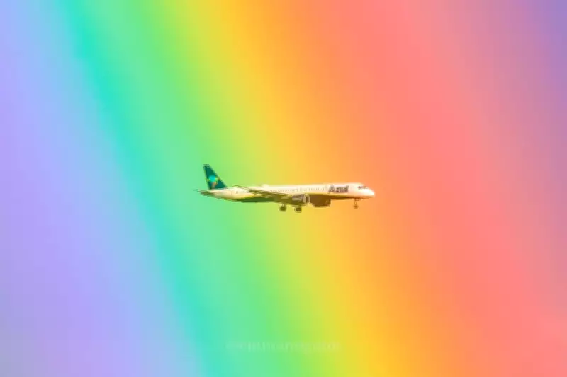 Fotógrafo captura avião 'atravessando' arco-íris em São José do Rio Preto em registro raro