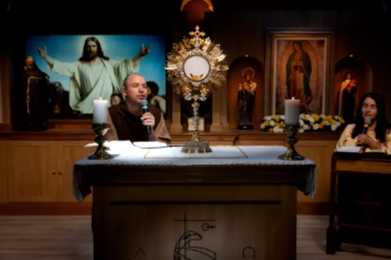 Frei Gilson mobiliza milhões com Santo Rosário transmitido ao vivo às 4h da madrugada