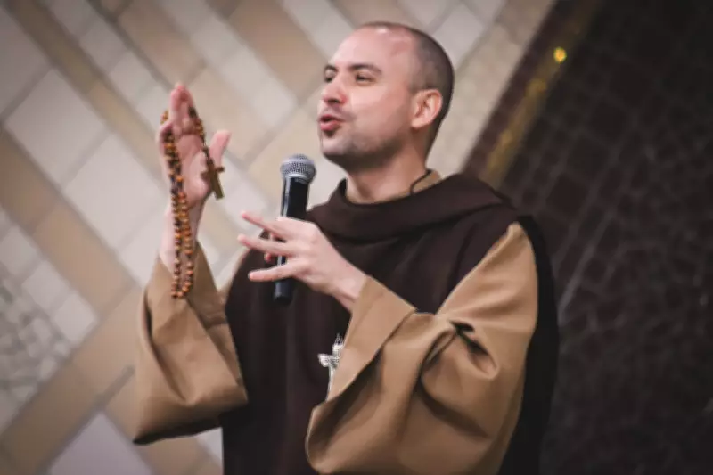 Frei Gilson reúne 1,5 milhão em rosário virtual na madrugada de Quaresma