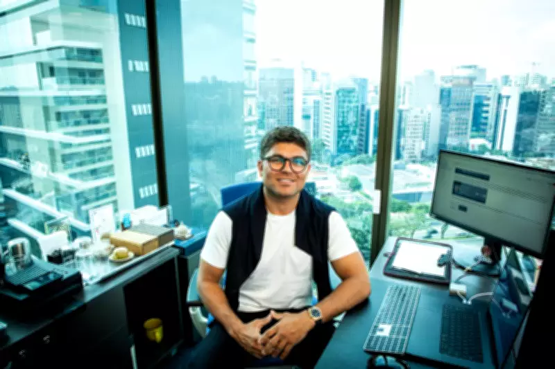 Fundador do G4 defende monarquia e critica República em evento corporativo