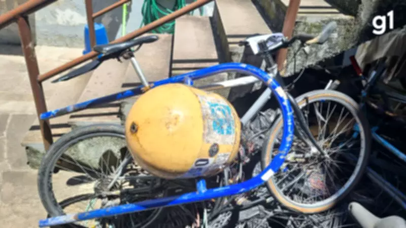 Furto inusitado em Porto Alegre: homem arranca lixeira pública para roubar bicicleta