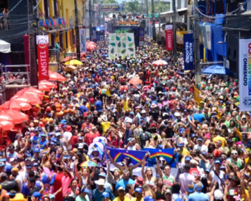 Galo da Madrugada 2026: Elba Ramalho, Lula e sol escaldante marcam desfile histórico
