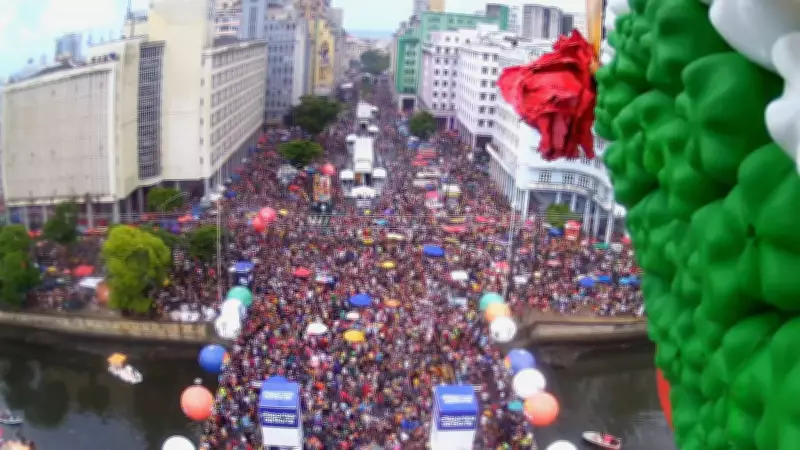 Galo da Madrugada: Recife recebe maior bloco do mundo com tema ambiental e presença de Lula