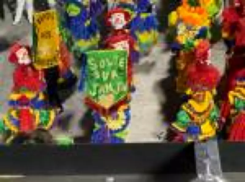 Globo adota tom protocolar na transmissão do desfile da Acadêmicos de Niterói sobre Lula