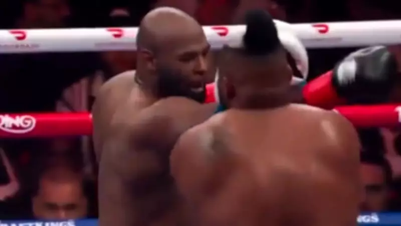 Gorro voa após soco e vira meme: o inusitado episódio de Jarrell Miller no boxe