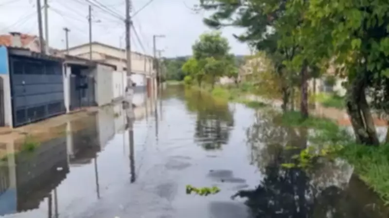 Água começa a baixar em Atibaia após enchente que desalojou famílias