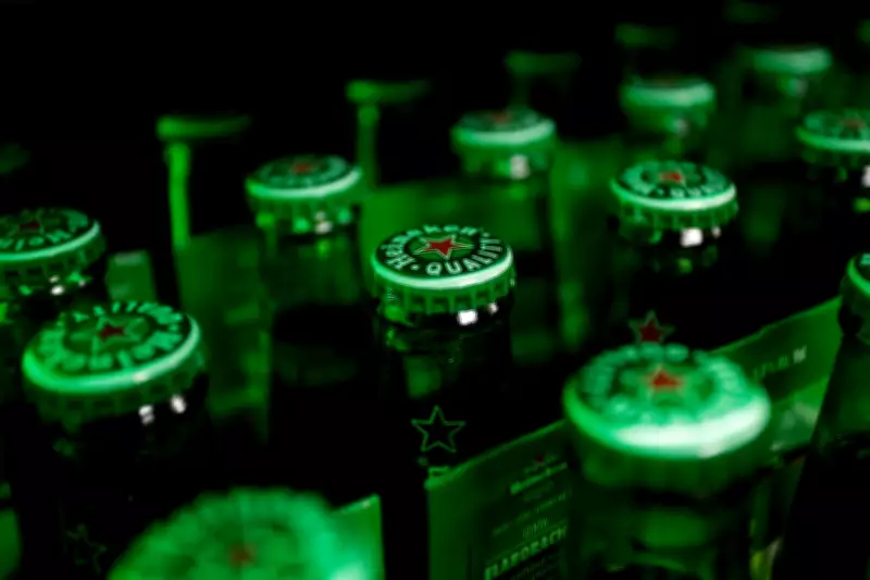 Heineken Anuncia Corte de Até 6.000 Empregos e Reduz Previsão de Lucros para 2026