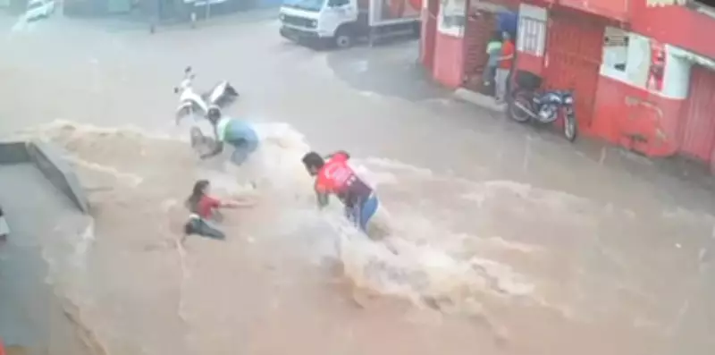 Heróis salvam mulheres arrastadas por enxurrada em Montes Claros